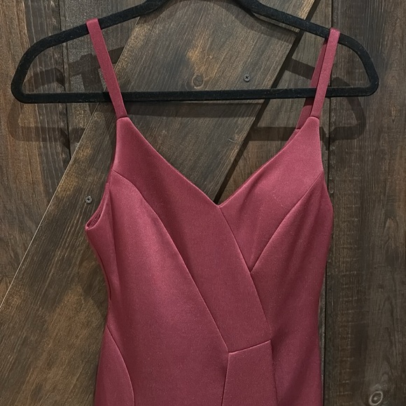 Le Chateau maroon angled hem skinny strap padded semi-formal dress size xxs - Picture 2 of 15
